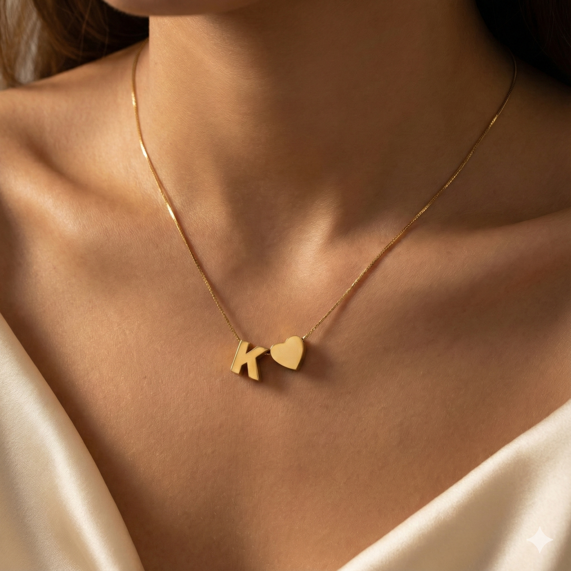 Kalpli harf kolye (K)