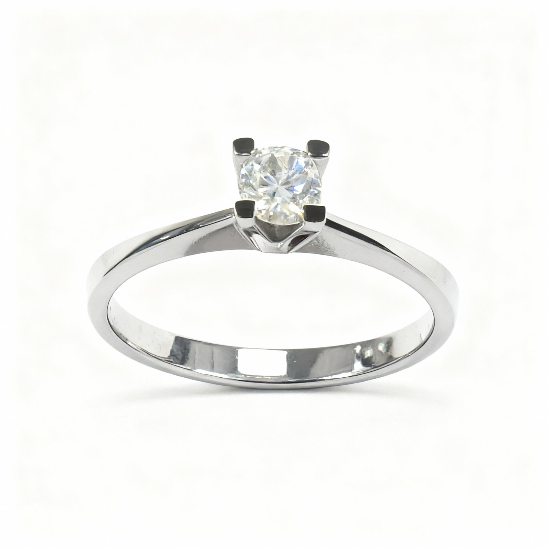 Tek taş pırlanta yüzük