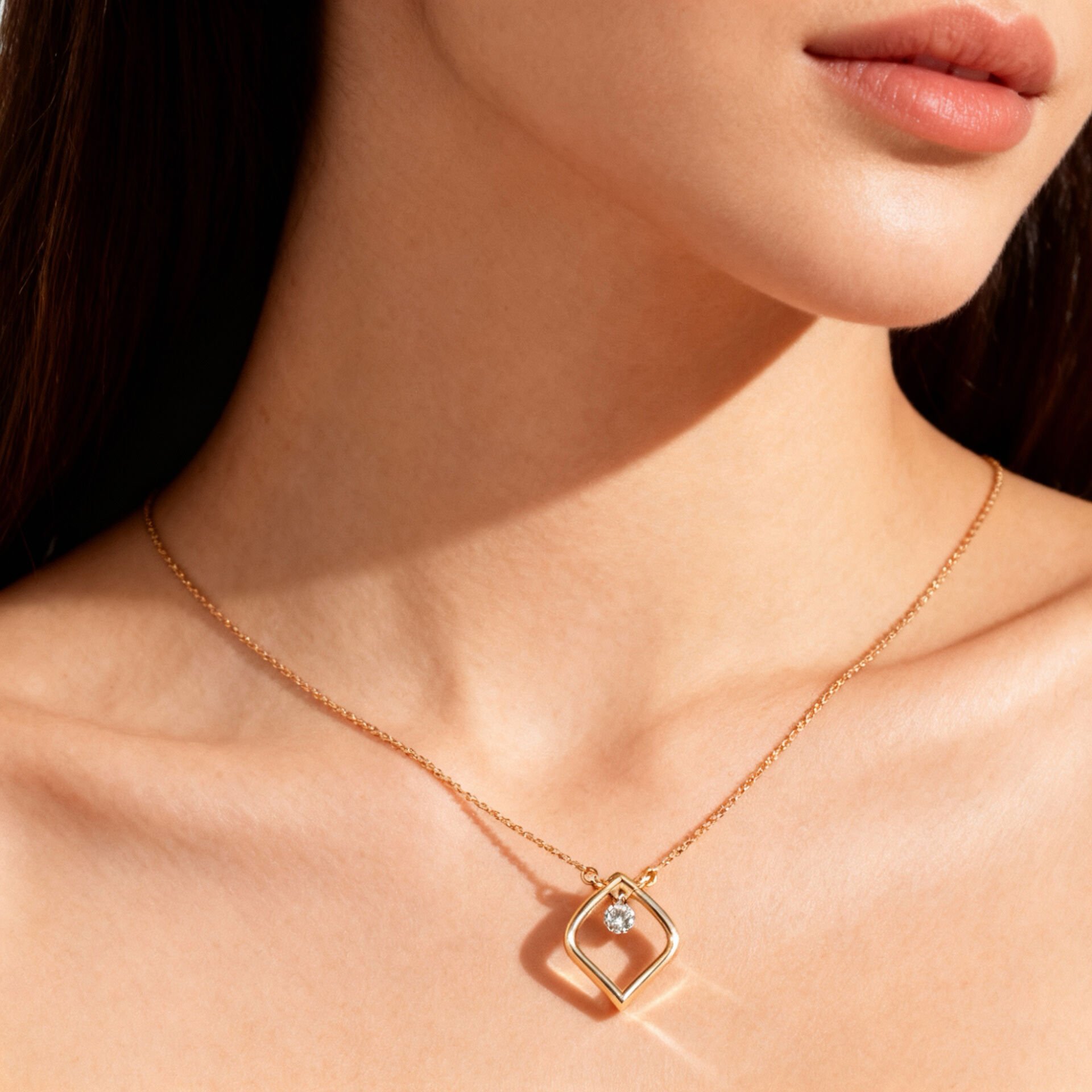 0.05 Karat Pırlanta şans kolyesi