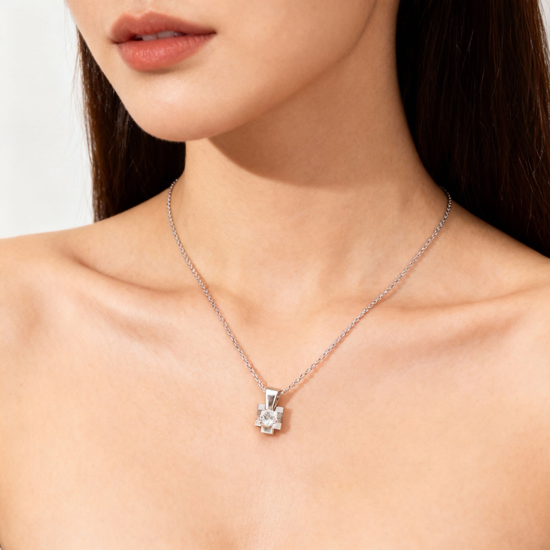 0.19 Karat Tektaş pırlanta kolye