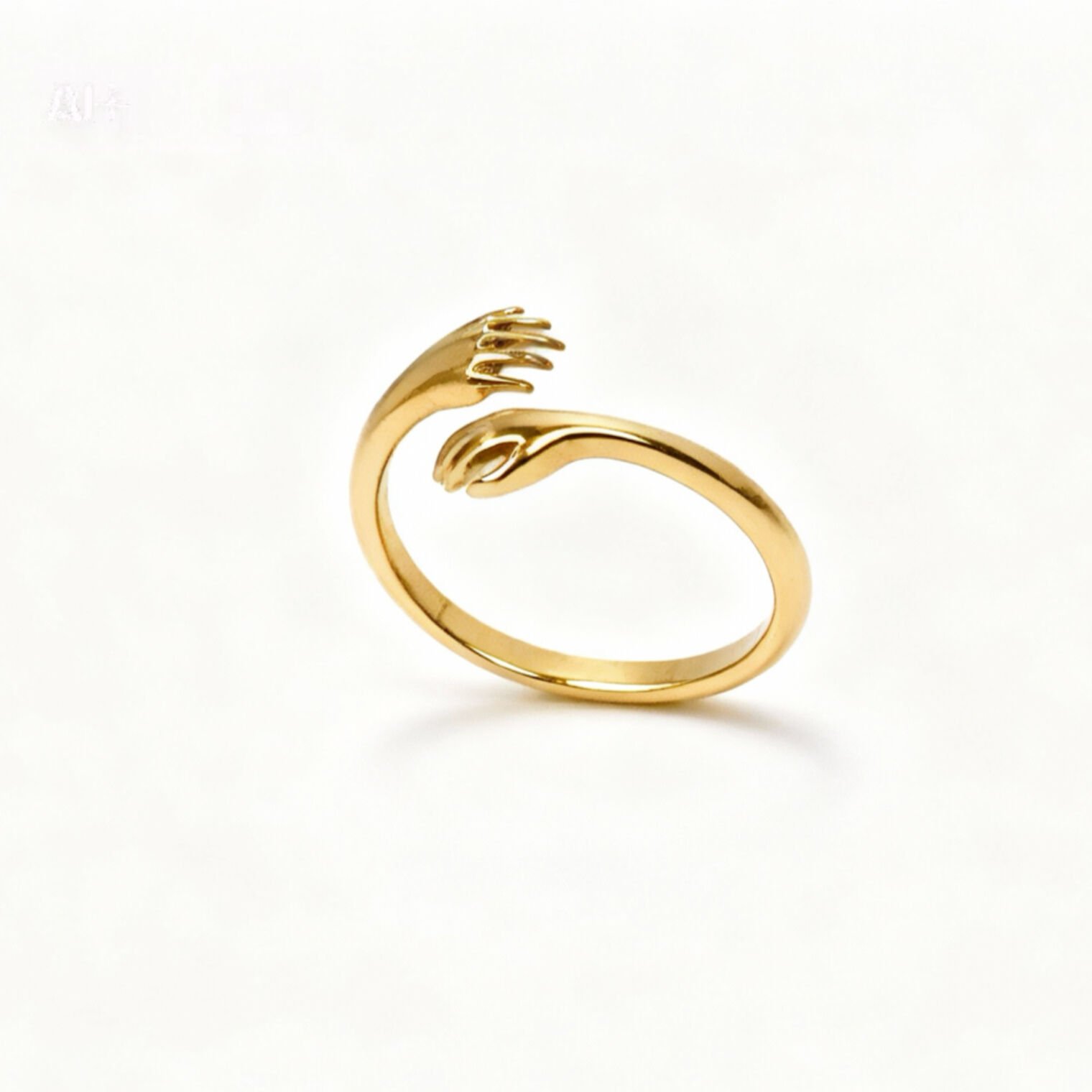 Altın sarılan eller tasarım yüzük