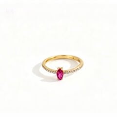 Oval kesim yakut yüzük