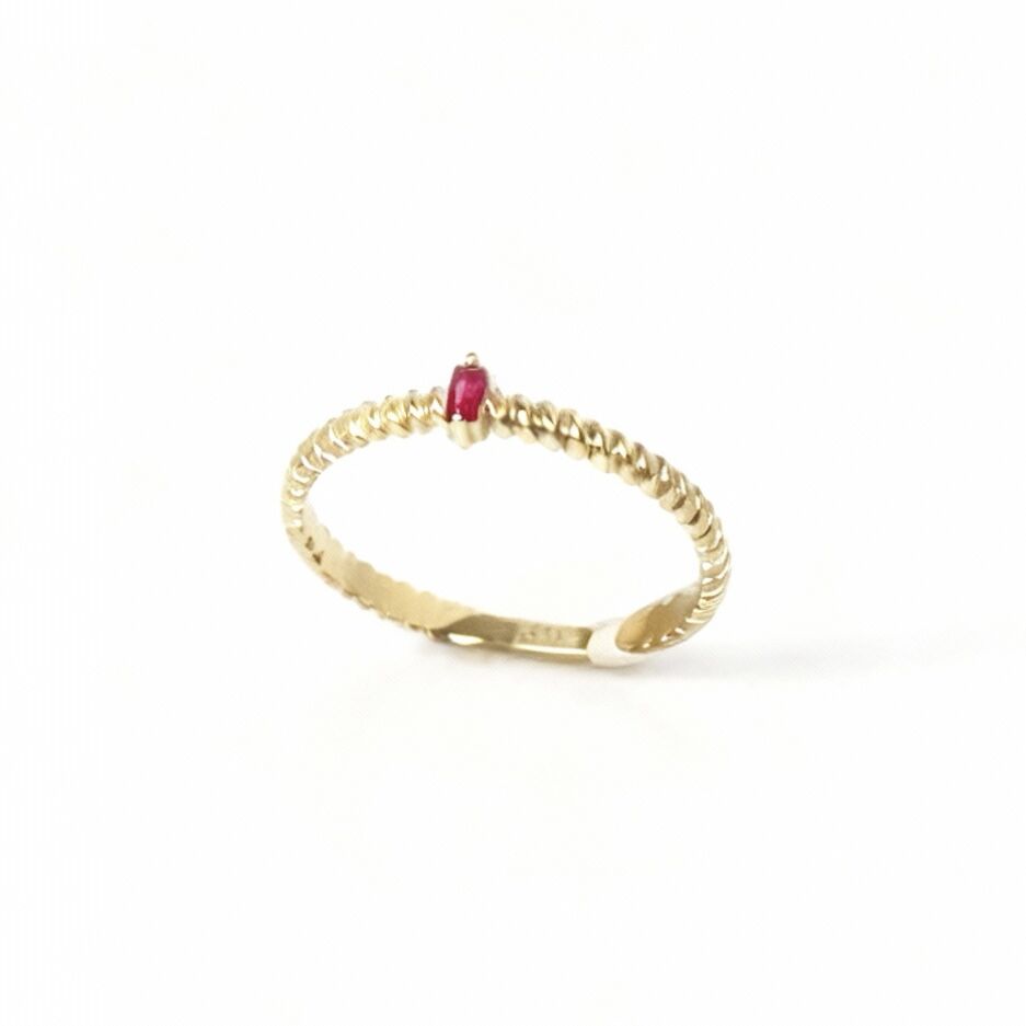 Renkli taşlı altın yüzük