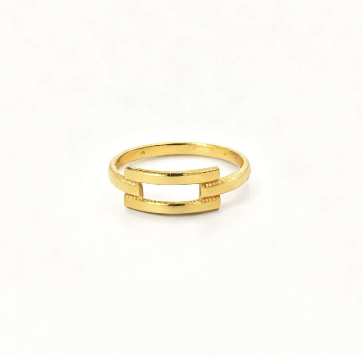 Altın kaburga yüzük