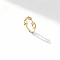 Altın iç içe kilit yüzük