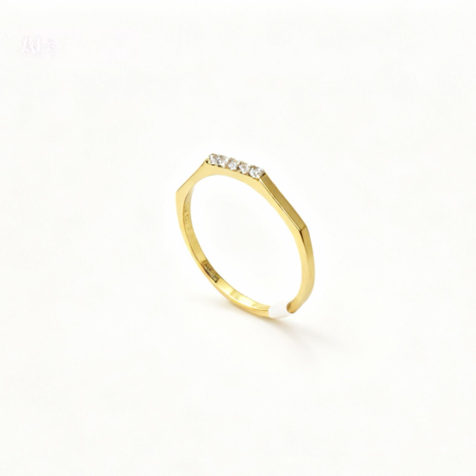 Köşegen altın yüzük