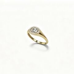 Oval taşlı altın yüzük