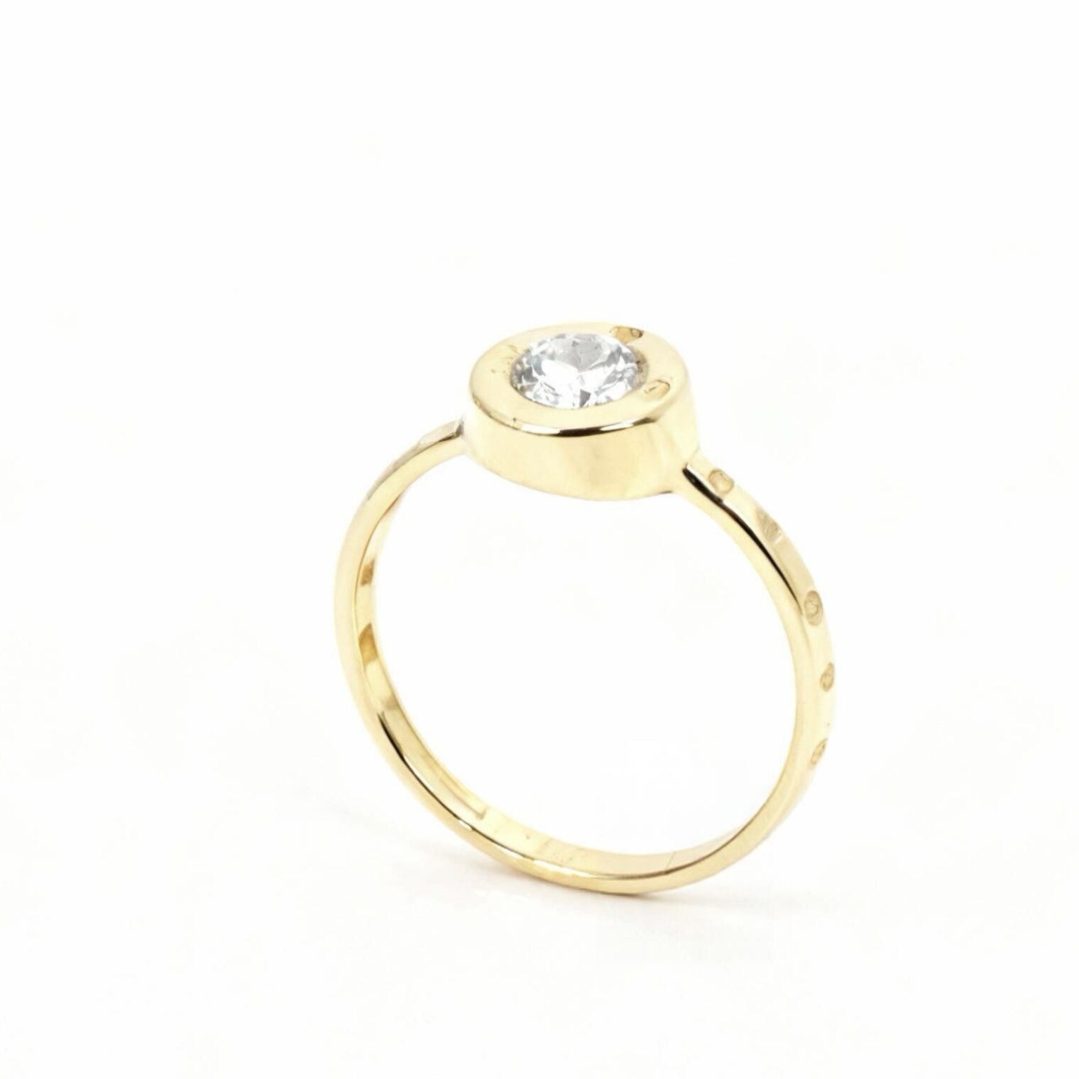 Oval Tektaş Altın Yüzük