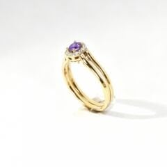 Mor Taşlı Altın Yüzük
