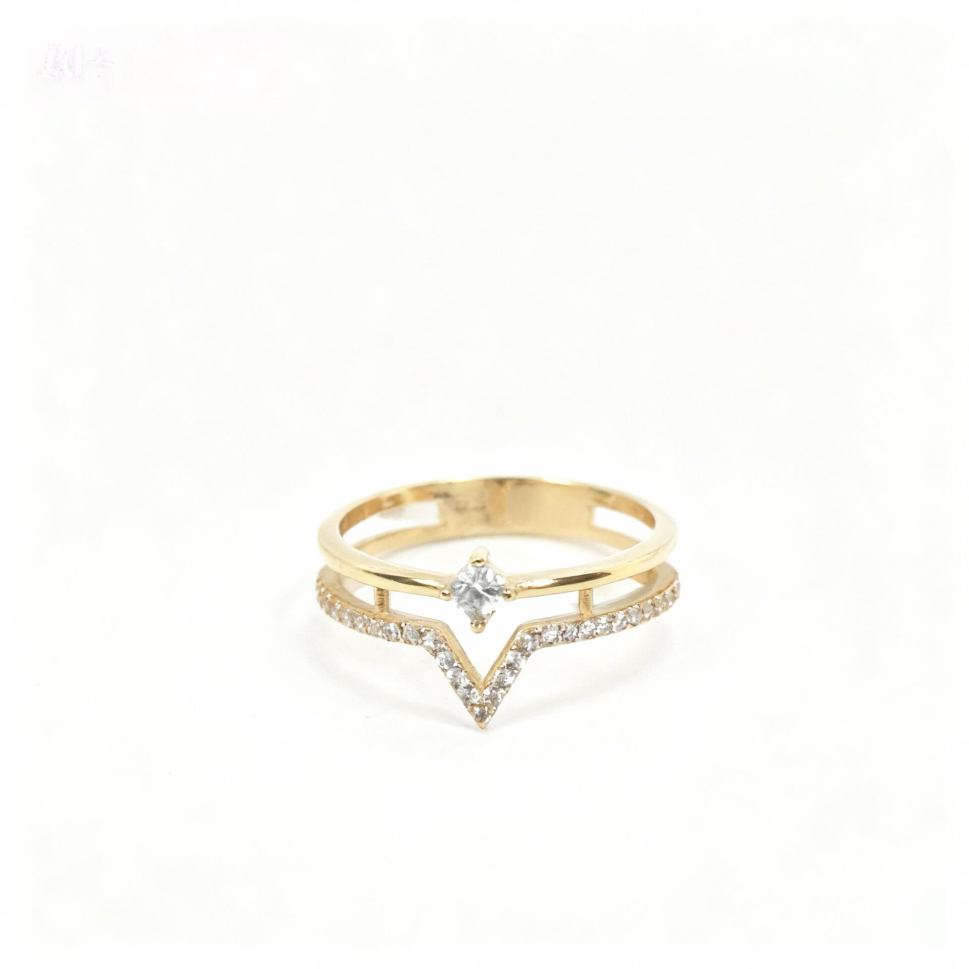 Taşlı Tasarım Altın Yüzük