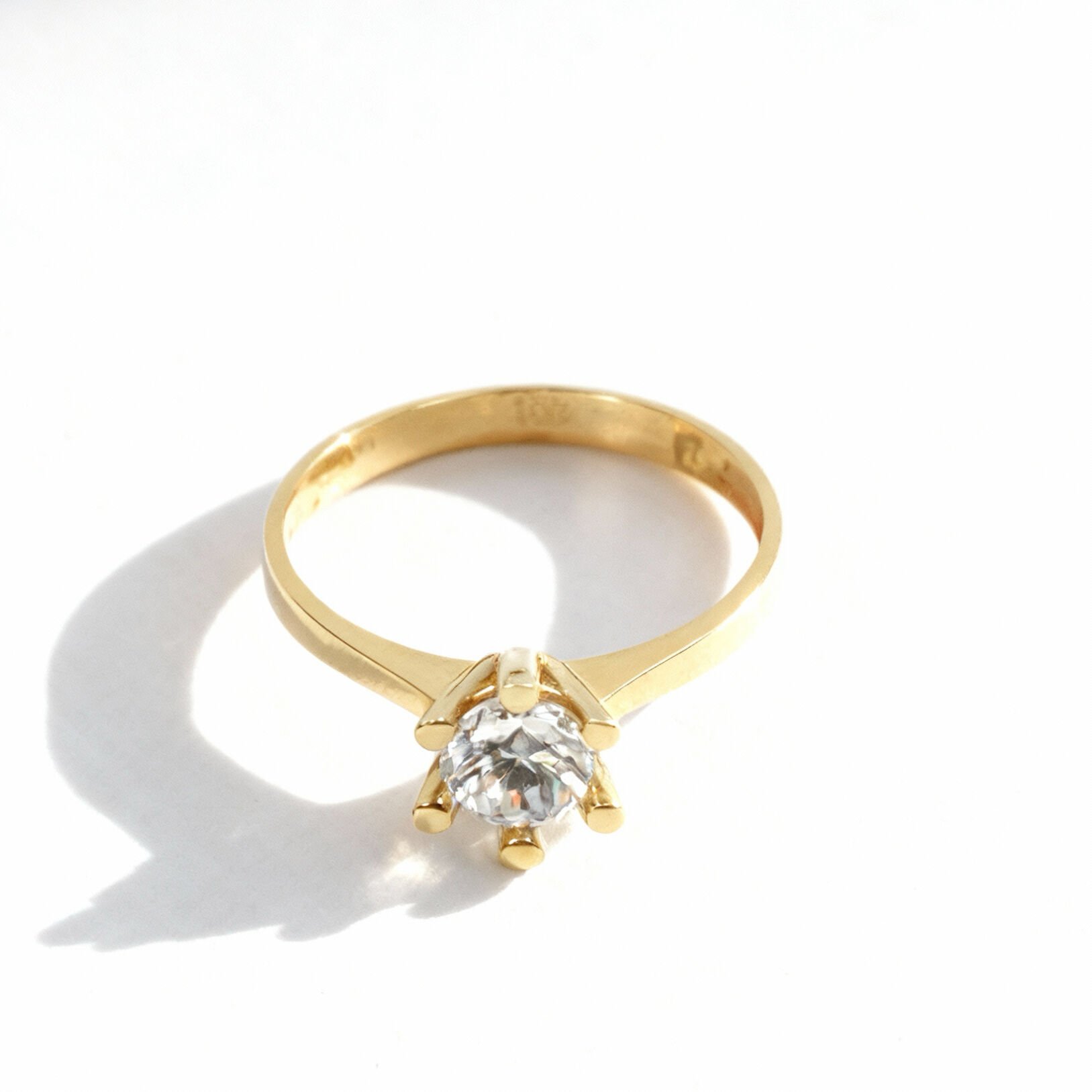 Altın Tektaş Yüzük