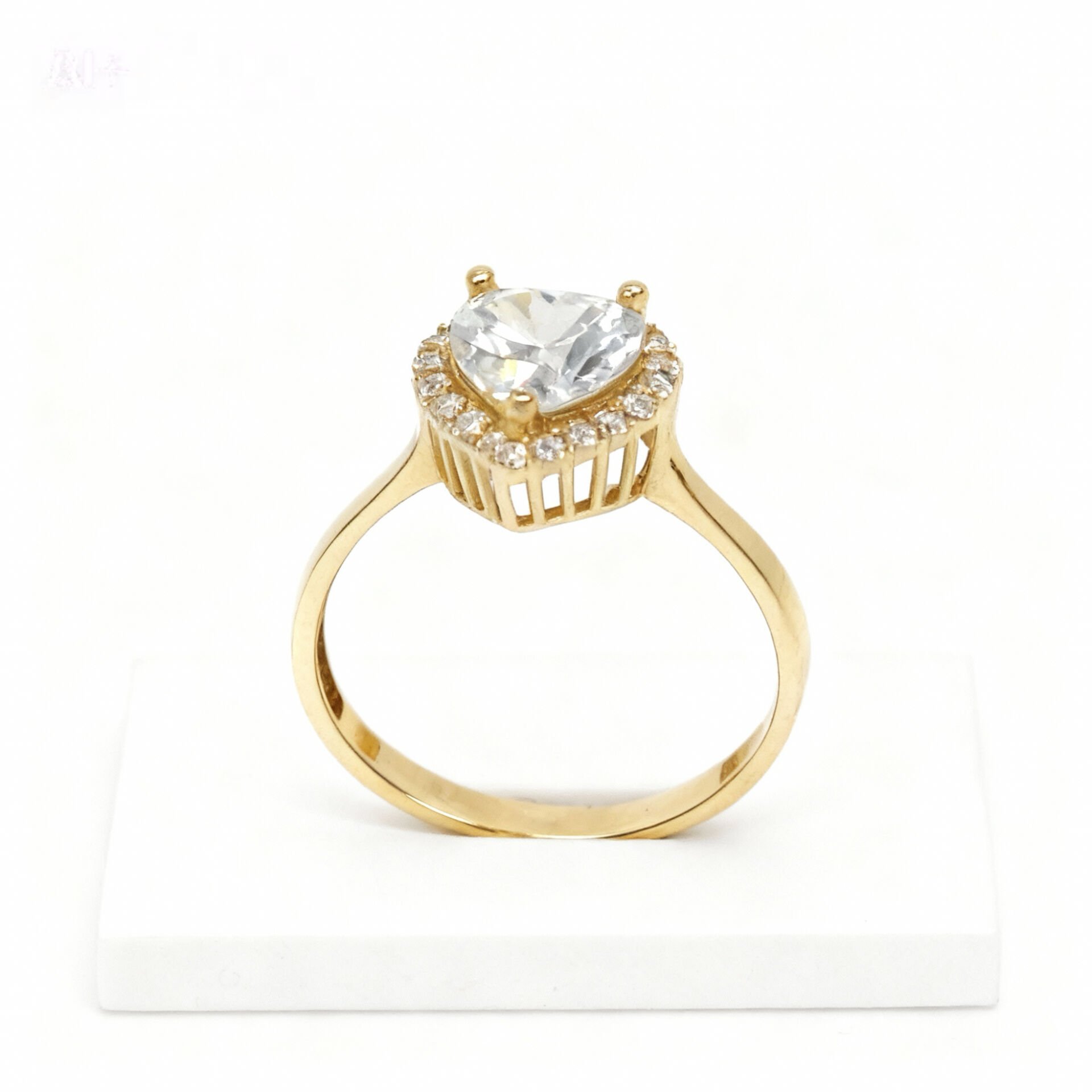 Altın Kalpli Tektaş Yüzük