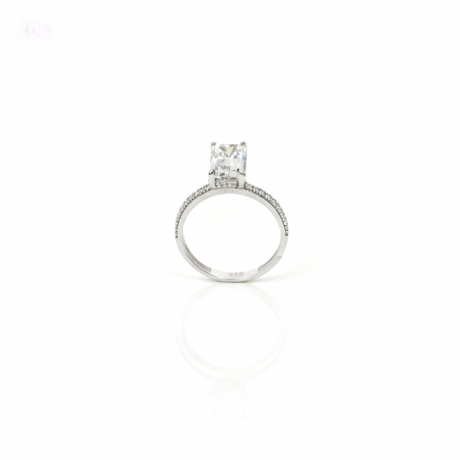 Altın Taşlı Tektaş Yüzük