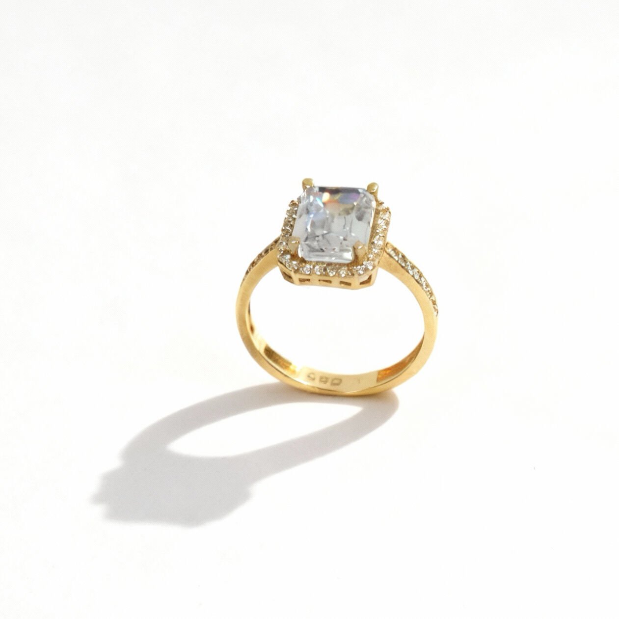 Altın Taşlı Baget Yüzük