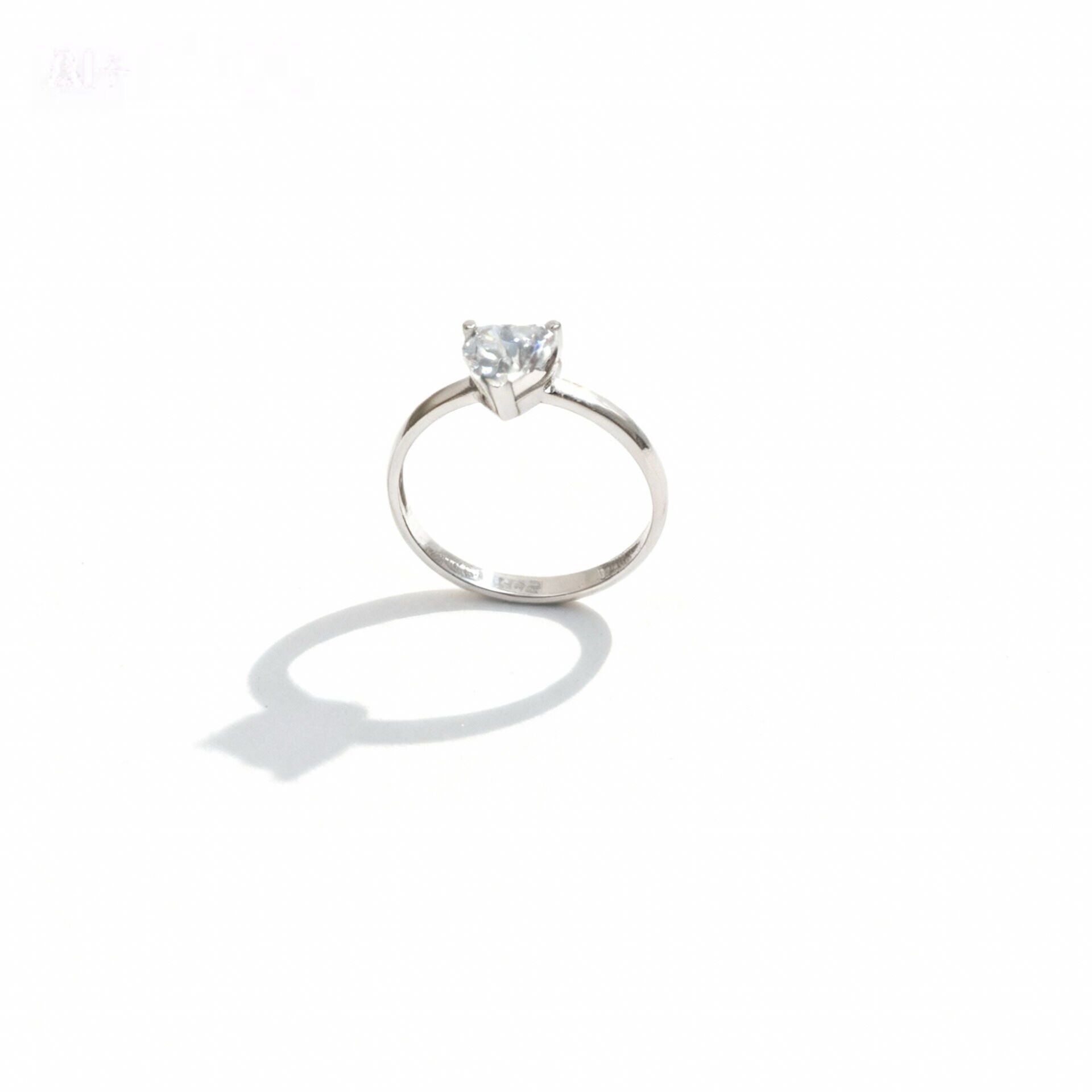 Altın Kalpli Tektaş Yüzük