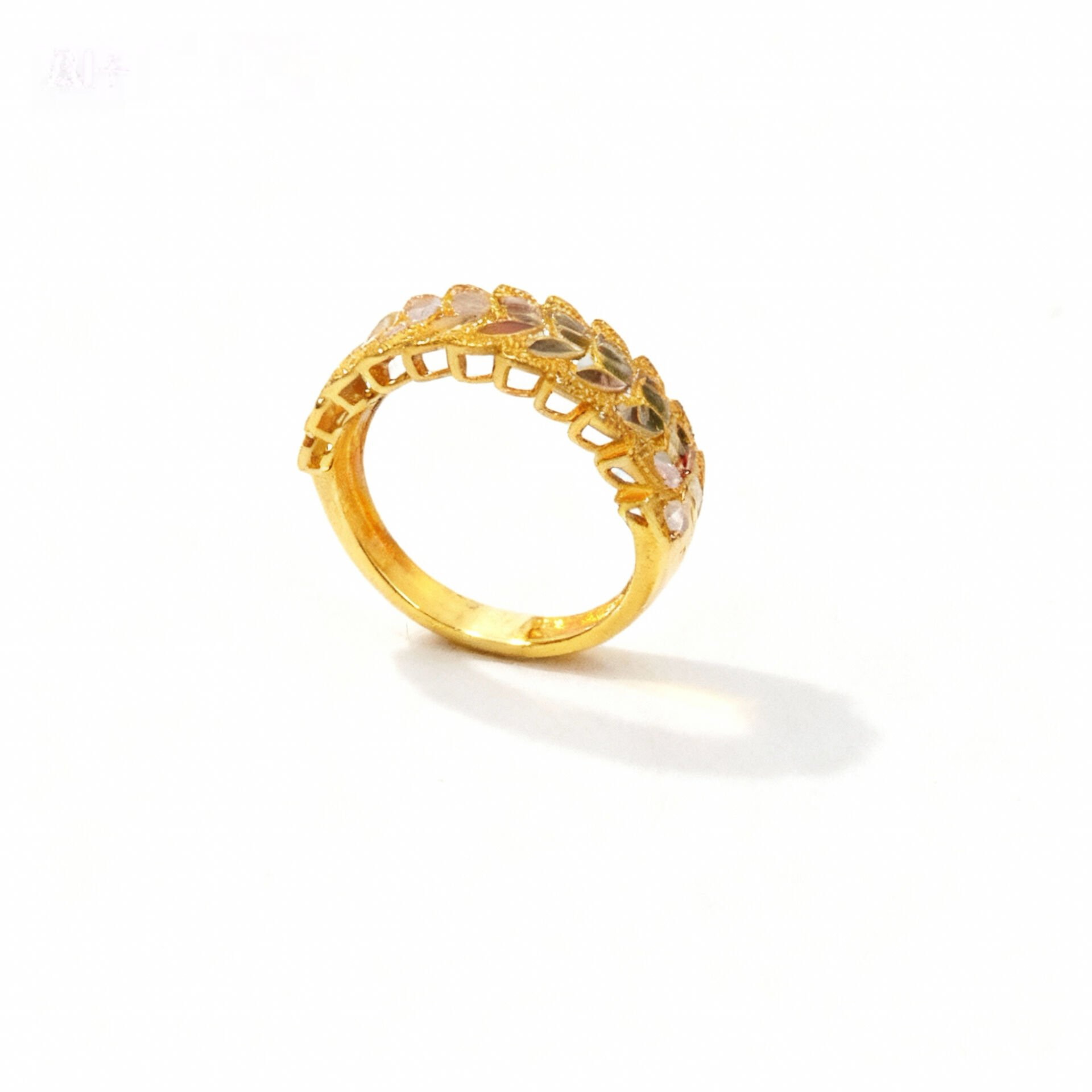 Yaprak Motifli Altın Yüzük