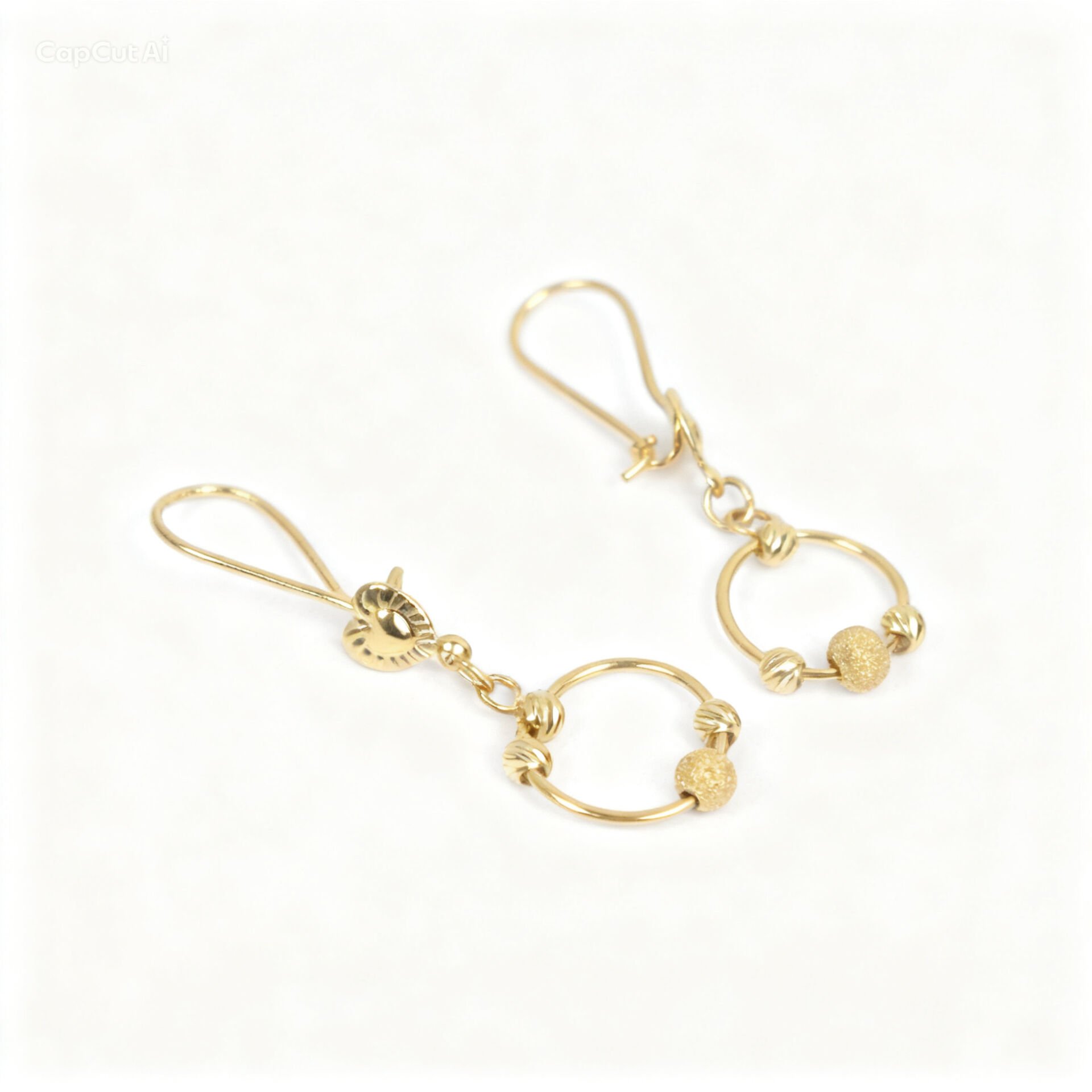 Sallantılı Dorika Halka Altın Küpe