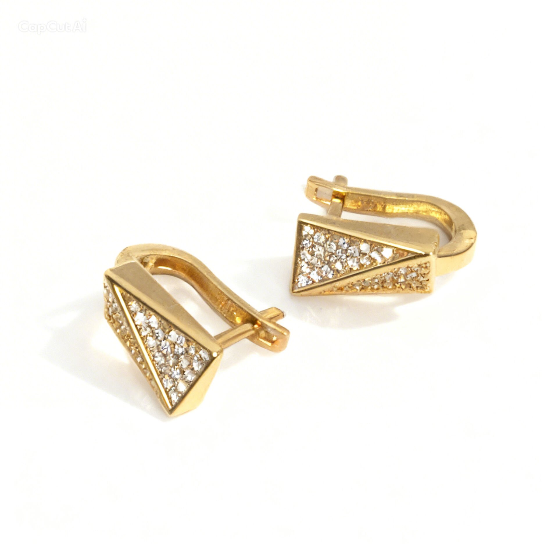 Köşeli Üçgen Altın Küpe